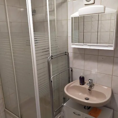 Flex Aparts - Grosse, Moeblierte In Mit 2 Zimmern Apartamento