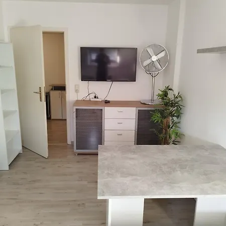 Flex Aparts - Grosse, Moeblierte In Mit 2 Zimmern Apartamento