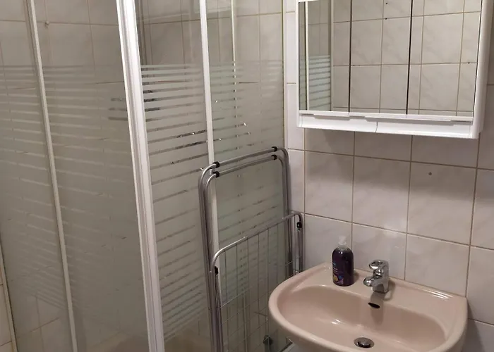 Flex Aparts - Grosse, Moeblierte In Mit 2 Zimmern Apartment